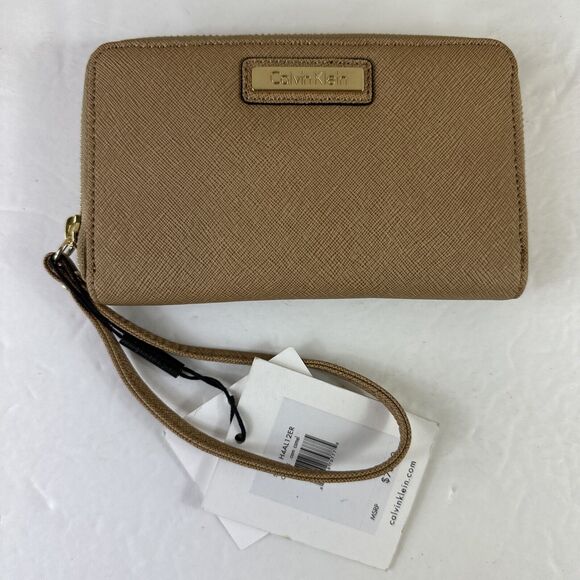 New CALVIN KLEIN Beige/Camel Leather Top Zip Wristlet Wallet Retail $78 NWT - Picture 1 of 8